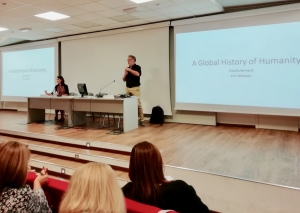 The geo-history textbook: for involved, critical and self-reflective teachers